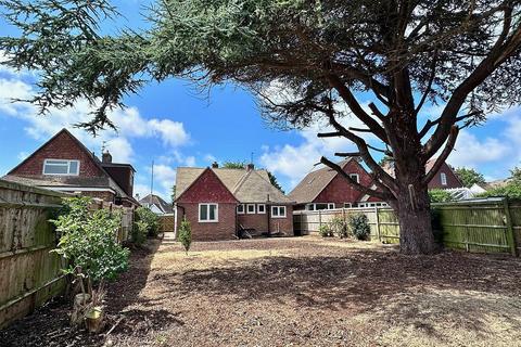 3 bedroom bungalow for sale - Kings Drive, Eastbourne BN21