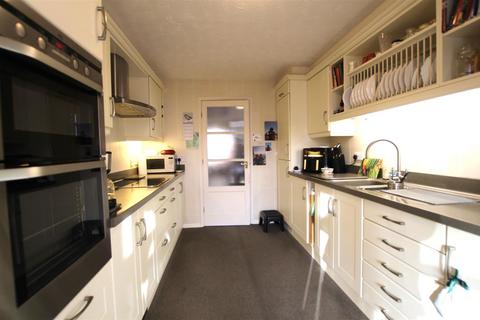 14 Meadowfield, Middle Rasen, Market Rasen, LN8 3TP