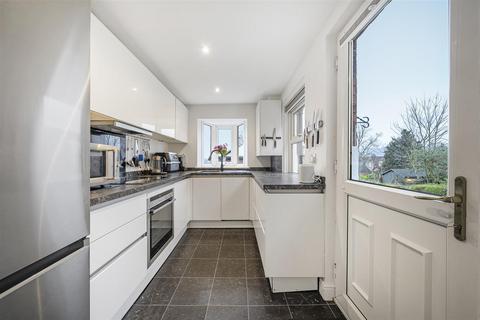 10 Denzil Road, Guildford, GU2 7NQ