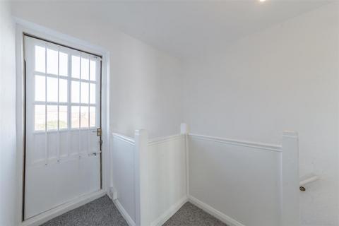 2 bedroom flat to rent, Oxlow Lane, Dagenham