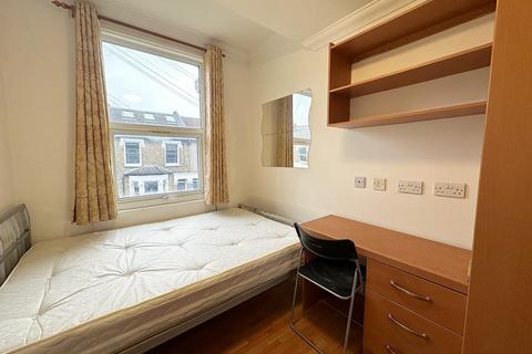 1 bedroom in a house share to rent, Torrens Road, London E15