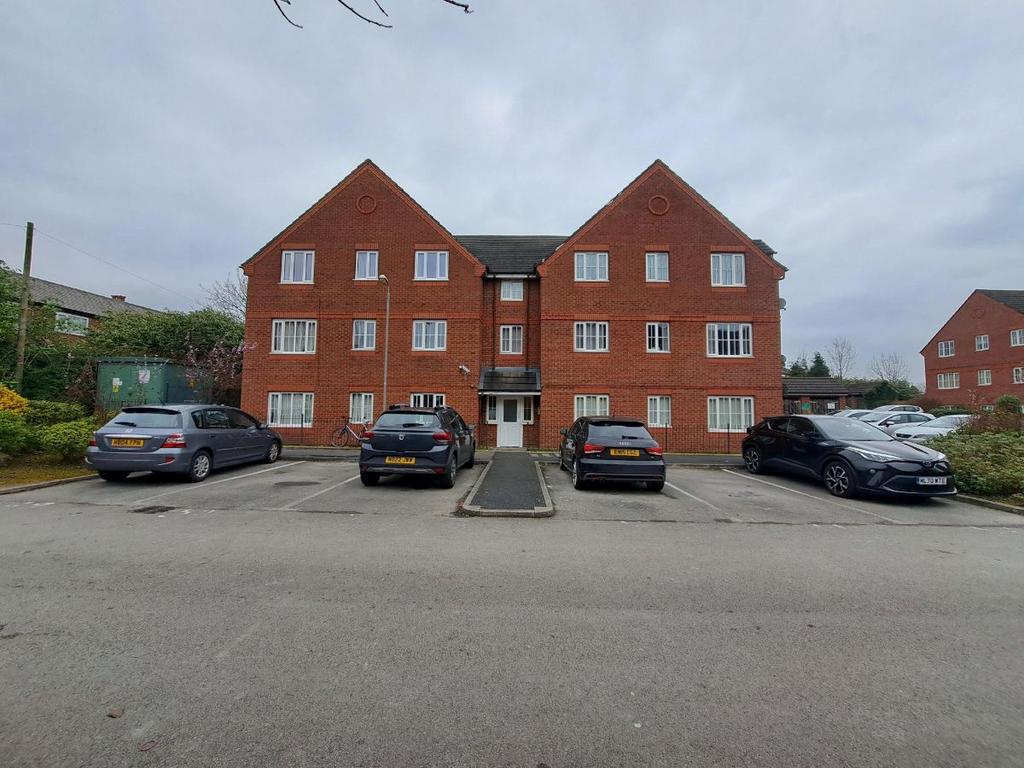 Lloyd Road, Levenshulme, Manchester, M19 3 bed apartment £1,100 pcm