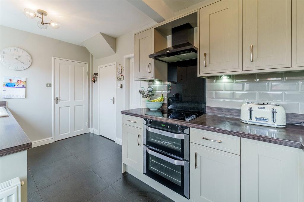 Long Crest, Pontefract, West... 3 bed semidetached house for sale £