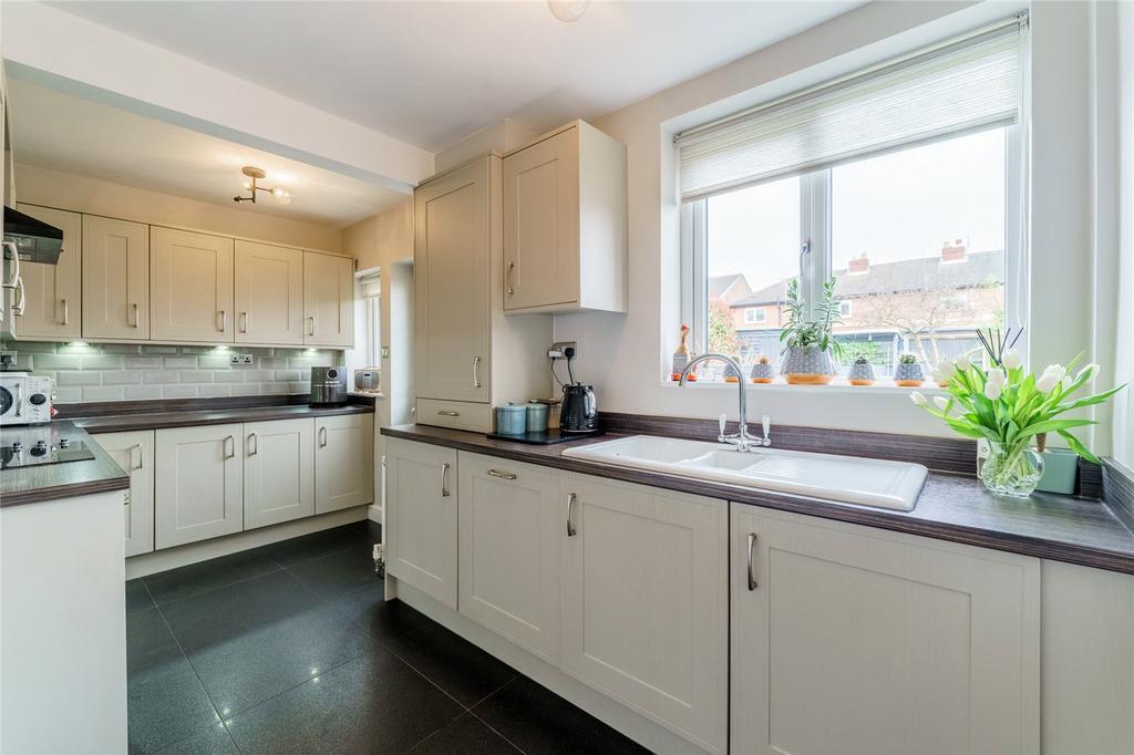 Long Crest, Pontefract, West... 3 bed semidetached house for sale £