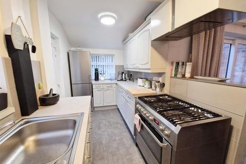3 bedroom end of terrace house for sale, Honeywall, Stoke-On-Trent ST4