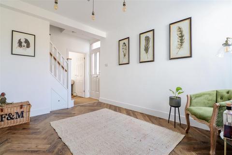 68 Spencers Road, Horsham, RH12 2JG
