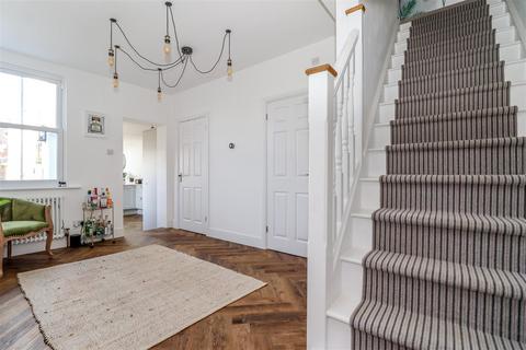 68 Spencers Road, Horsham, RH12 2JG