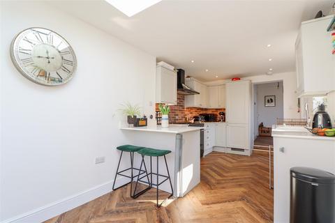 68 Spencers Road, Horsham, RH12 2JG