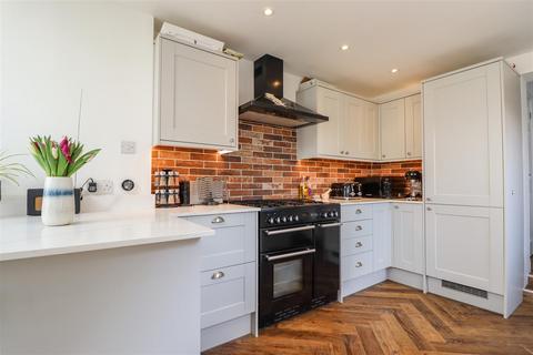 68 Spencers Road, Horsham, RH12 2JG