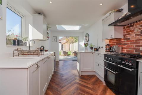 68 Spencers Road, Horsham, RH12 2JG