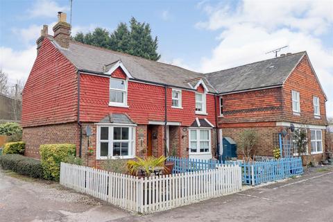 3 bedroom end of terrace house for sale, Station Road, Warnham, Horsham