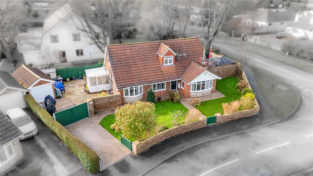 Tetney Lane, Holton le Clay, Grimsby, DN36 3 bed detached house for sale £300,000