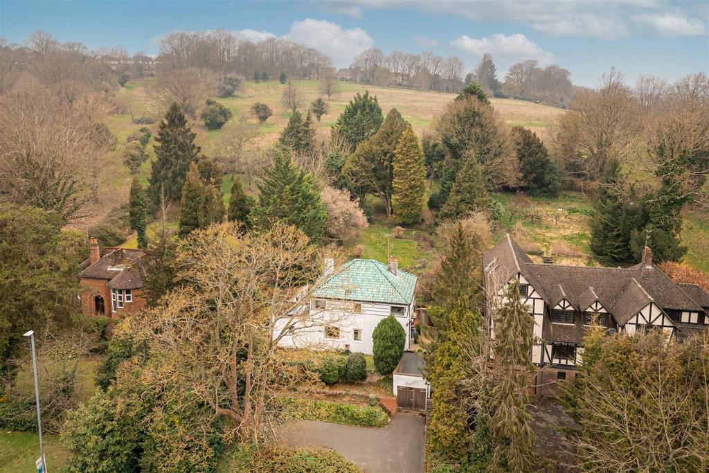 Marlow Hill, High HP11 4 bed detached house for sale £995,000