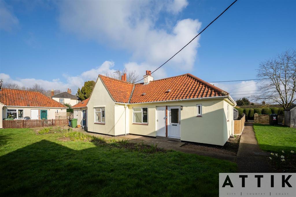 Station Road, Earsham, Bungay 1 bed semidetached bungalow for sale £