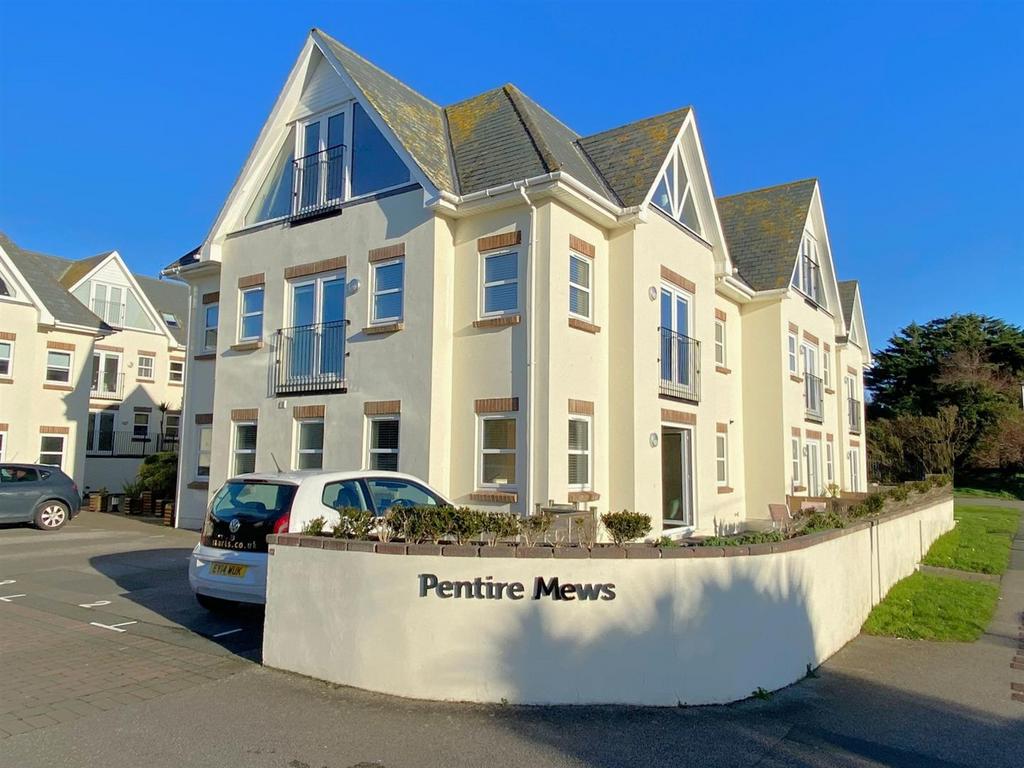 Pentire Crescent, Newquay TR7 4 bed for sale £420,000