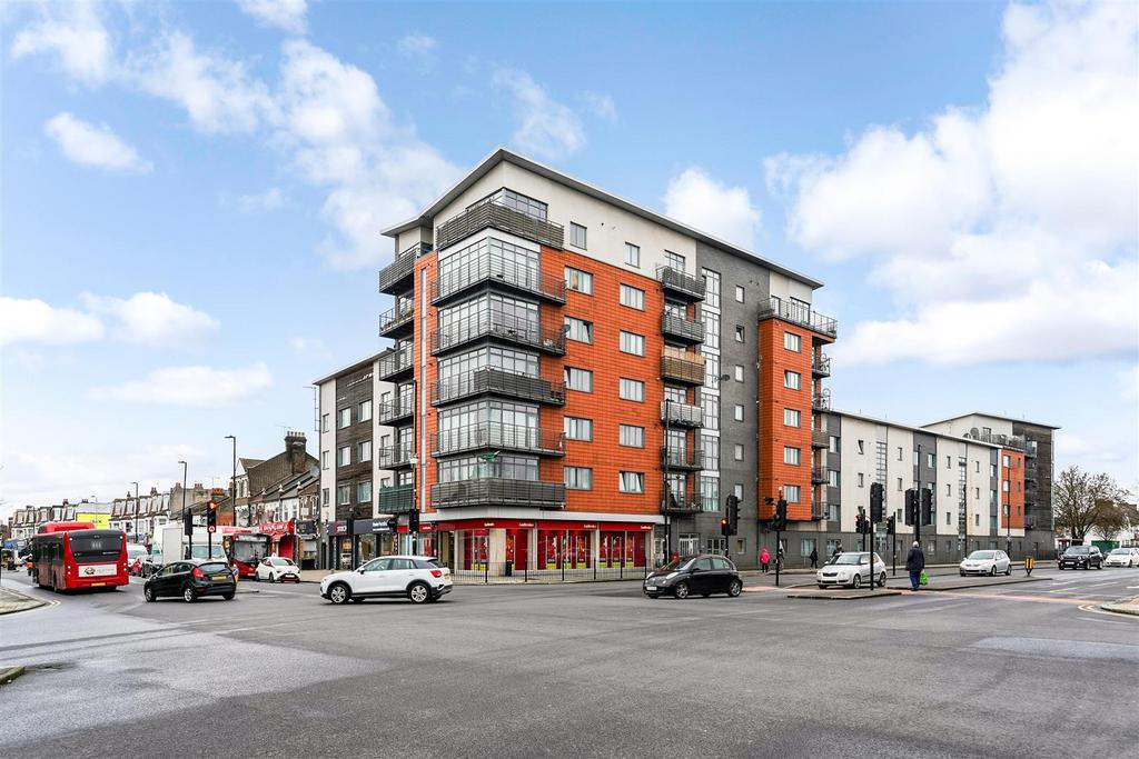 The Roundway, London N17 1 bed apartment for sale £300,000