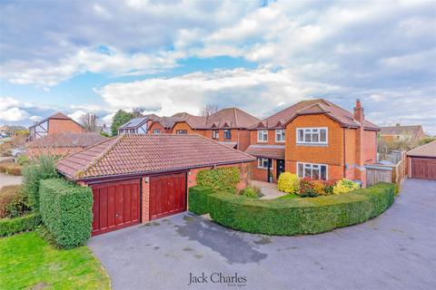 4 bedroom detached house for sale, Higham Gardens, Tonbridge