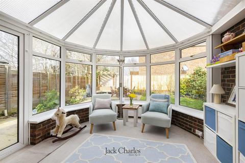15 Amberley Close, Tonbridge, TN9 2UH