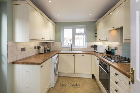 15 Amberley Close, Tonbridge, TN9 2UH