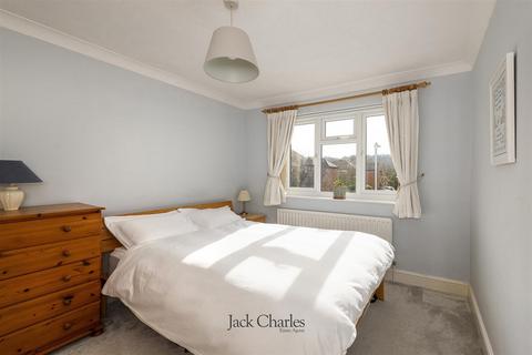 15 Amberley Close, Tonbridge, TN9 2UH