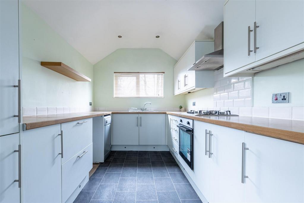Avenue Vivian, Scunthorpe 3 bed semidetached house for sale £150,000