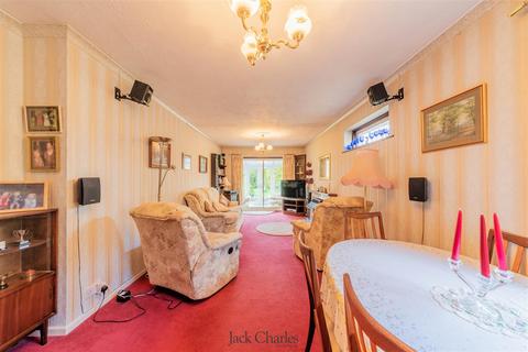 2 bedroom detached bungalow for sale - Cranford Road, Tonbridge