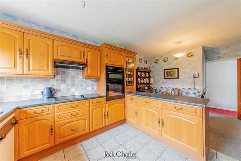 2 bedroom detached bungalow for sale, Cranford Road, Tonbridge