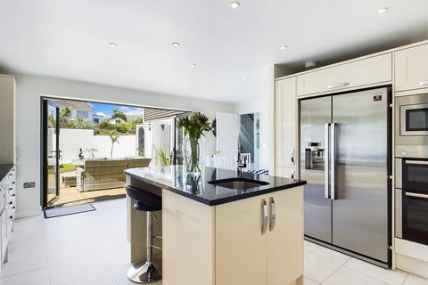 1 Beach Walk, Newquay, TR7 3NP