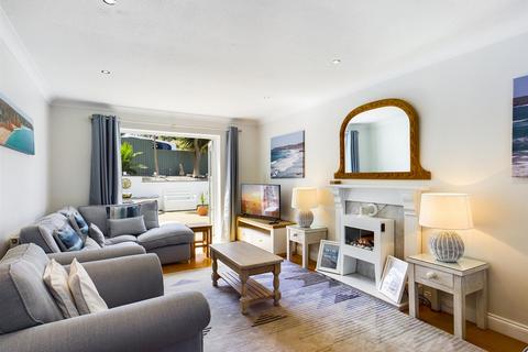 1 Beach Walk, Newquay, TR7 3NP