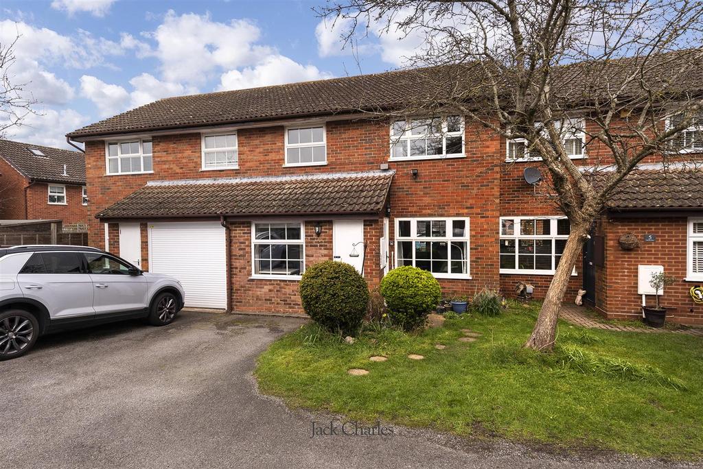 Fairview Close, Tonbridge 3 bed terraced house for sale £450,000