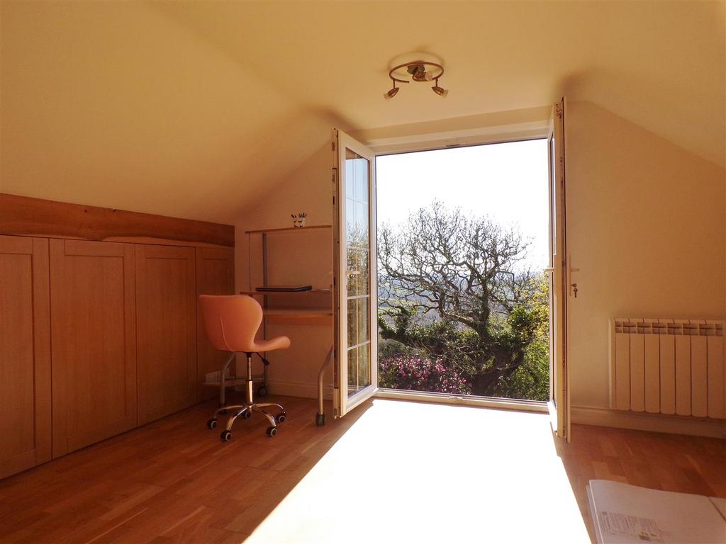 5 office over garage.JPG