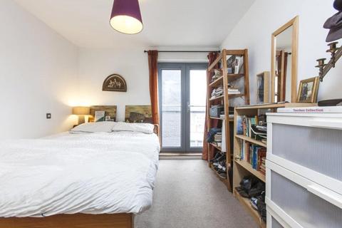1 bedroom apartment to rent, Plumbers Row, London E1