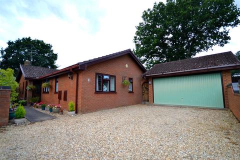 3 bedroom detached bungalow for sale, Noon Gardens, Verwood