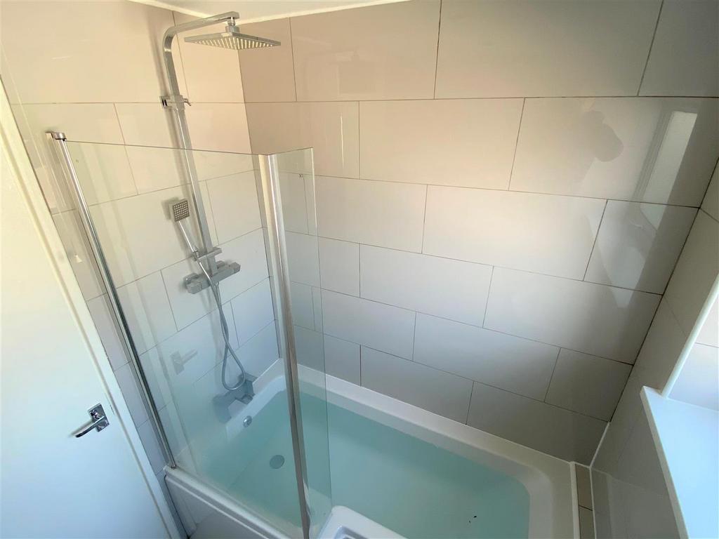84 Calshot Close Bathroom