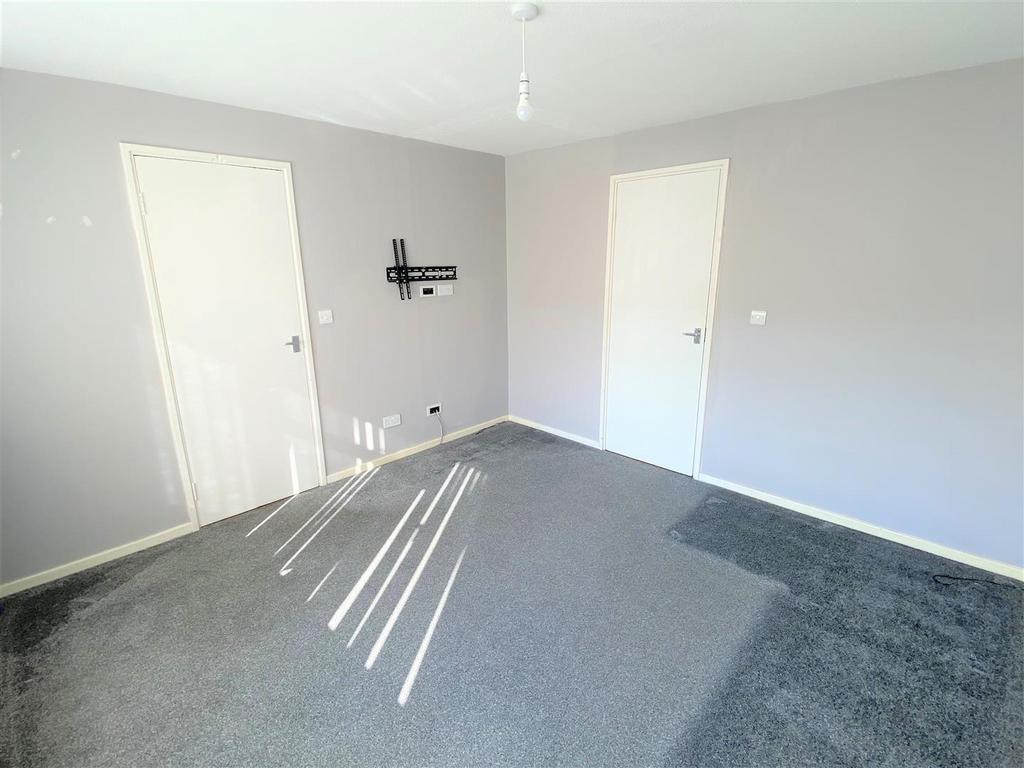 84 Calshot Close Lounge