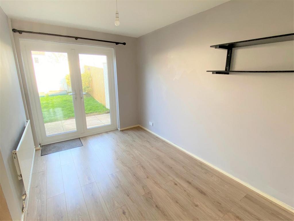 84 Calshot Close Dining Room