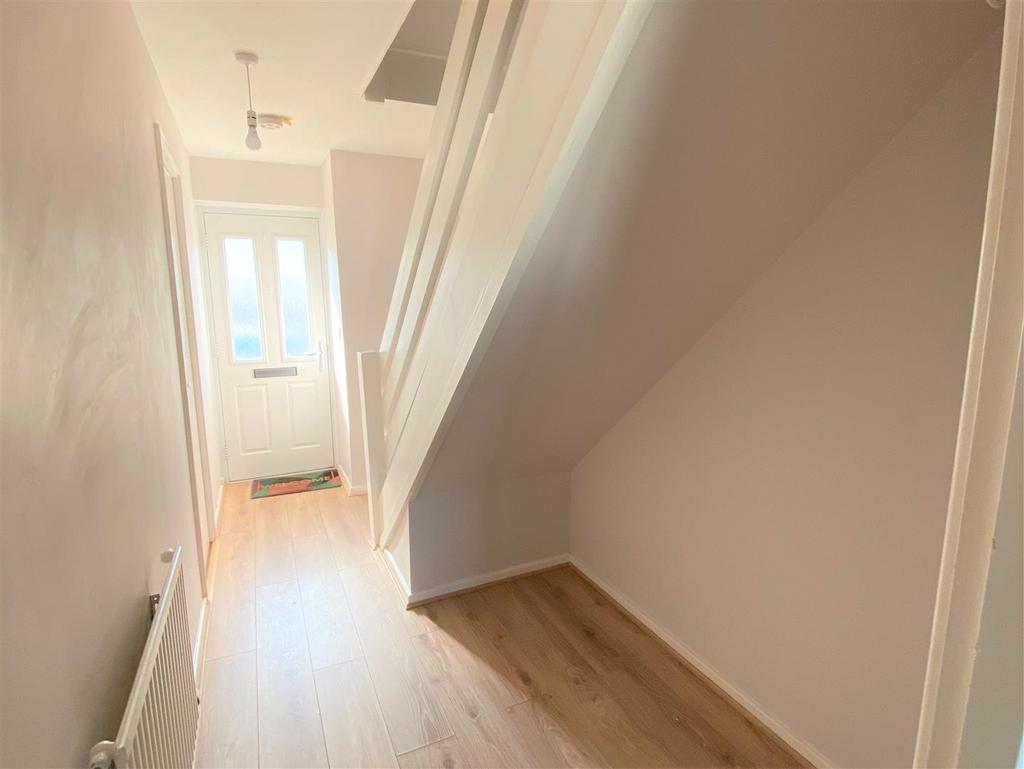 84 Calshot Close Hallway