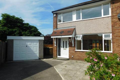 3 bedroom semi-detached house to rent, Stoneleigh Drive, Radcliffe, Manchester