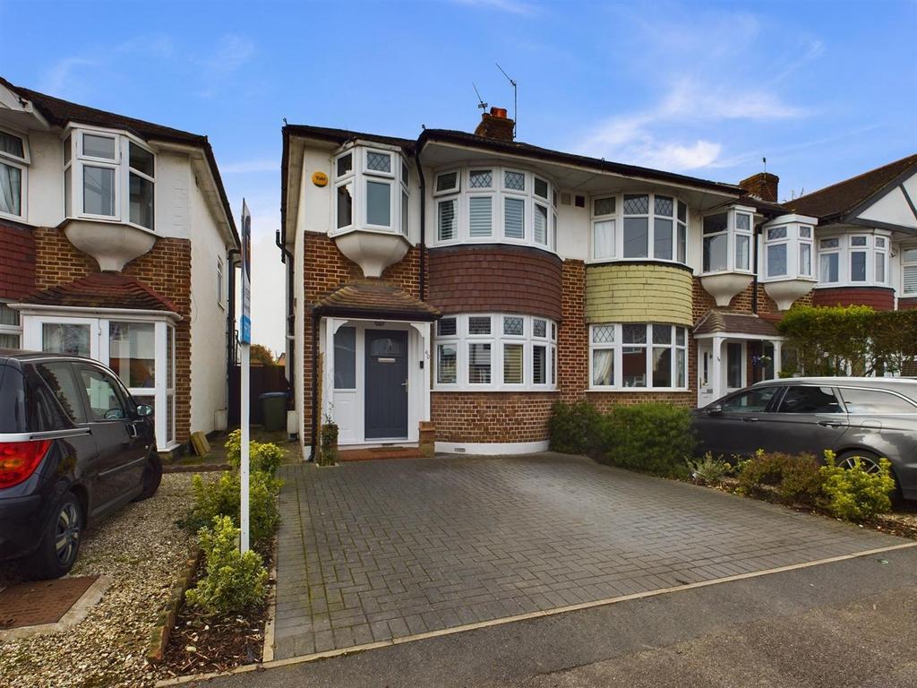 Rydens Grove, Hersham, WaltonOnThames 3 bed end of terrace house for