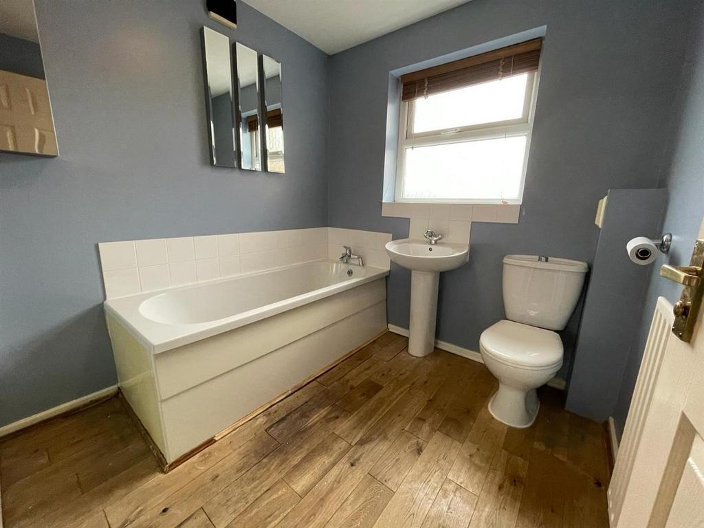 75 hailstone bathroom 2.jpg
