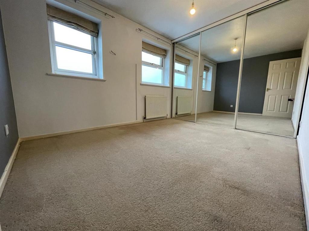 75 hailstone rear bedroom.jpg