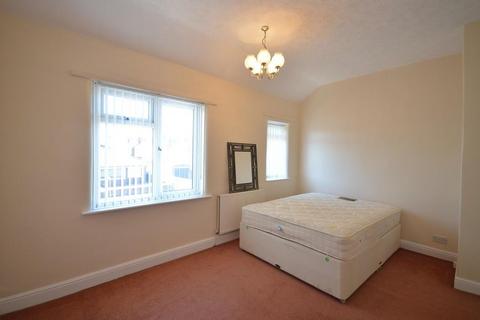 3 bedroom house to rent - St. Annes Road, Blackpool FY4