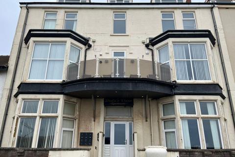 2 bedroom flat to rent, Queens Promenade, Blackpool, Lancashire