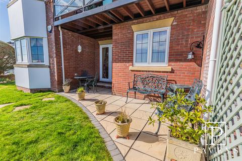 3 bedroom apartment for sale, Oxford Road, Frinton-On-Sea