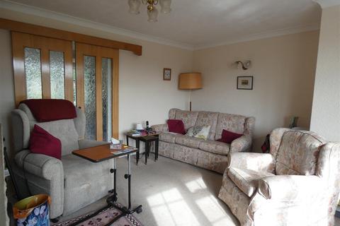3 bedroom bungalow for sale - Gatcombe Close, Stretton, Burton-On-Trent