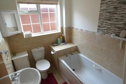 3 Gatcombe Close, Stretton, Burton-on-trent, DE13 0EP