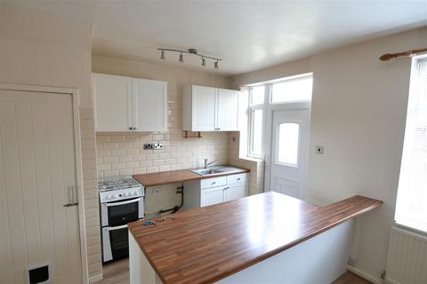 3 bedroom semi-detached house to rent, Shaw Cross