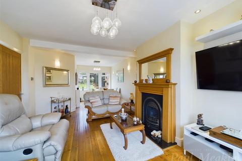 8 The Ruffetts, South Croydon, CR2 7LQ