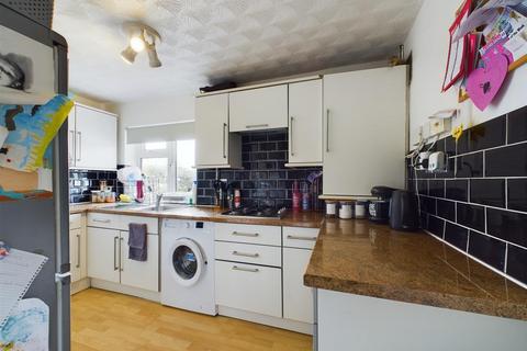 2 bedroom flat for sale - Whittington Road, Tilgate, Crawley, West Sussex. RH10 5AF