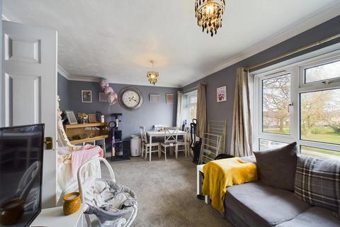 2 bedroom flat for sale, Whittington Road, Tilgate, Crawley, West Sussex. RH10 5AF